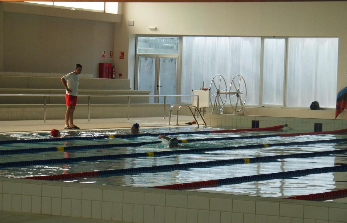 Imagen de archivo del interior de la piscina climatizada de San Roque, que reabrirá el próximo 9 de septiembre.
