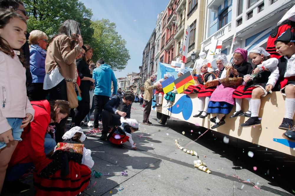 Pregón y desfile de carrozas en las fiestas del Bollo en Avilés