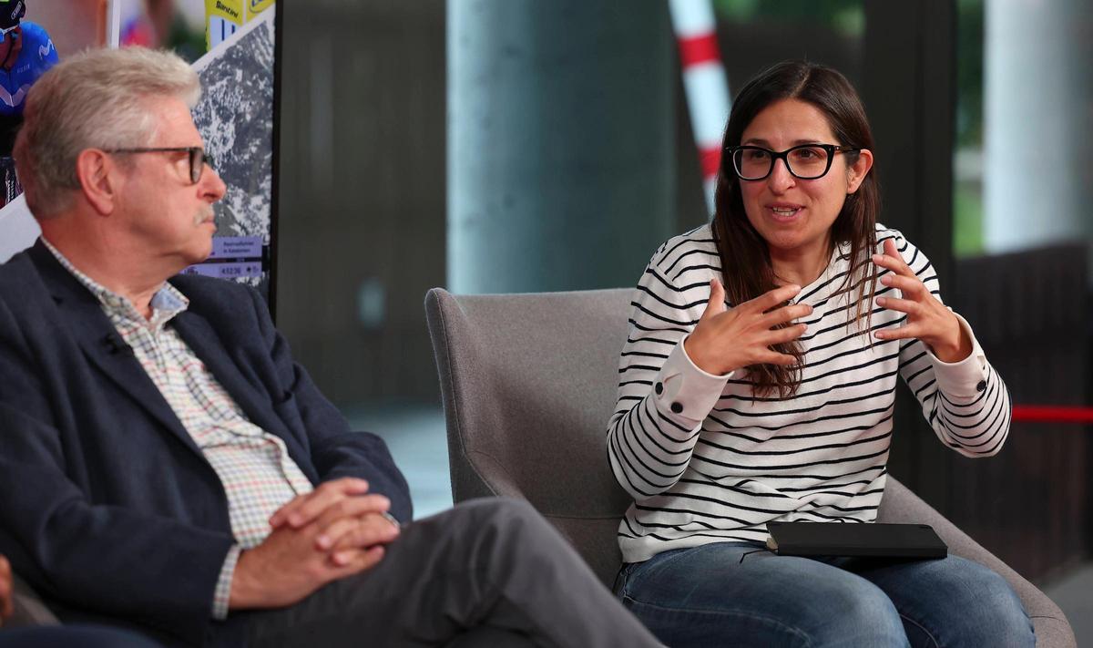 Rubèn Peris y Olga Àbalos, durante la Mesa SPORT dedicada al ciclismo