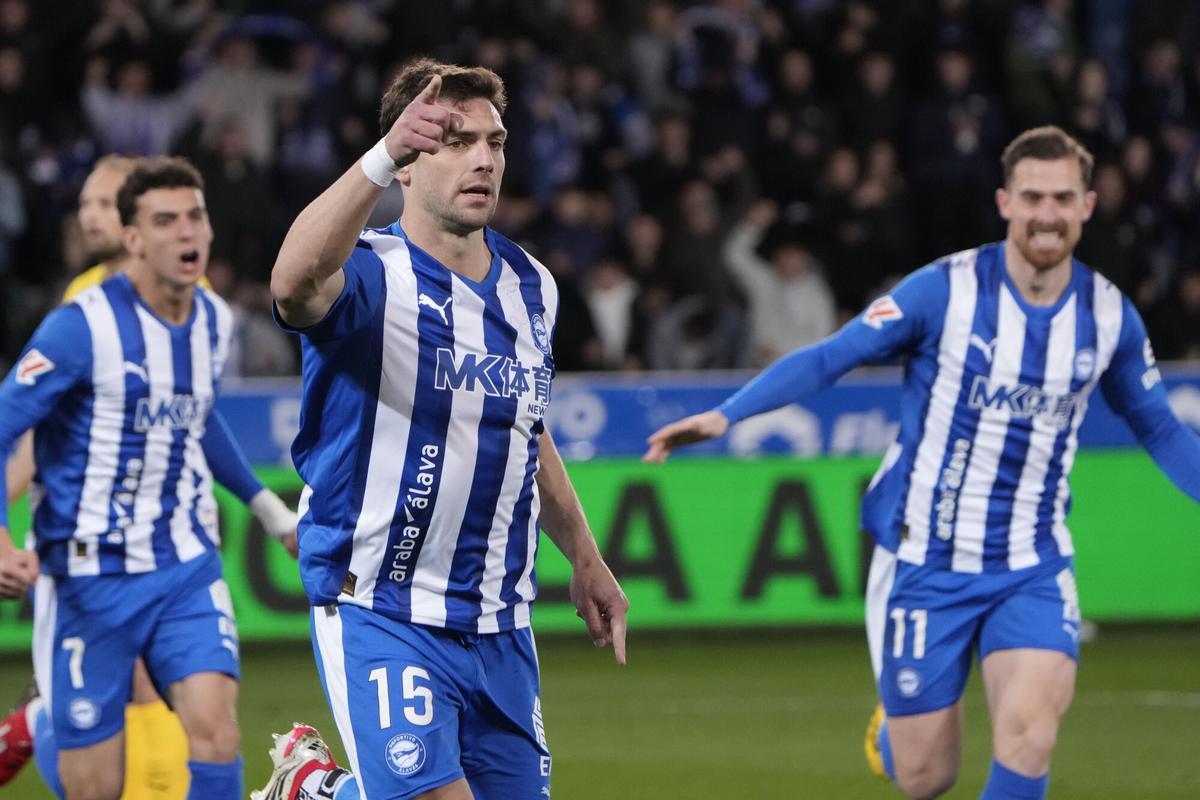 El delantero del Alavés Lucas Boyé celebra un gol durante el encuentro correspondiente a la jornada 25 de LaLiga EA Sports que disputan Alavés y Girona en el estadio de Mendizorroza, este lunes en Vitoria. EFE/ Adrián Ruiz Hierro. (Alavés) (Girona) El delantero del Alavés Lucas Boyé celebra un gol durante el encuentro correspondiente a la jornada 25 de LaLiga EA Sports que disputan Alavés y Girona en el estadio de Mendizorroza, este lunes en Vitoria. EFE/ Adrián Ruiz Hierro. (Alavés) (Girona)