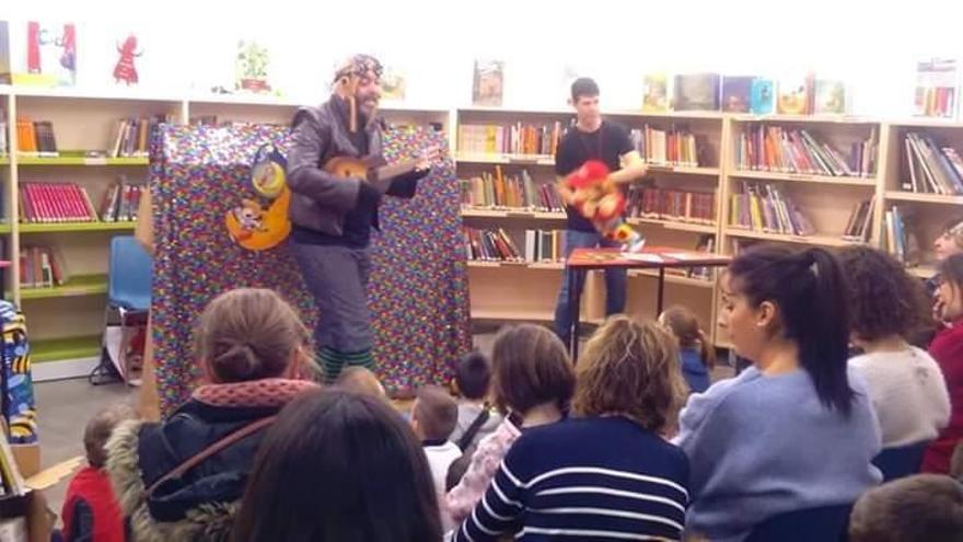 Cuentacuentos en la biblioteca