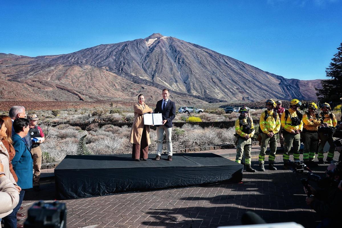 Firma de la transferencia de competencias del Parque Nacional del Teide