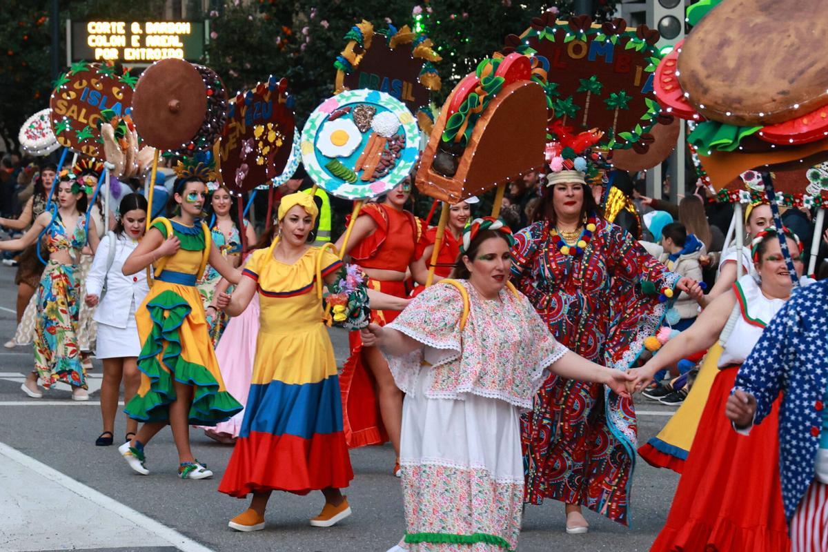 El Entroido vigués más colorido, en imágenes