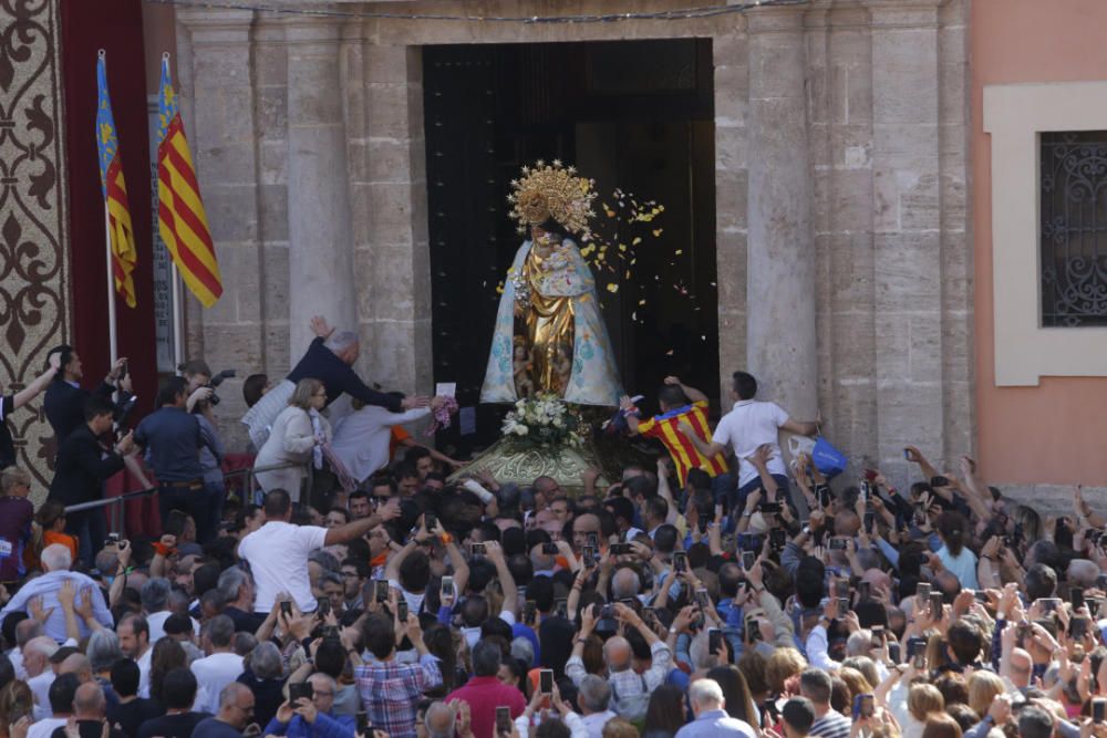 Día de la Virgen de los Desamparados: Traslado de la Mare de Déu