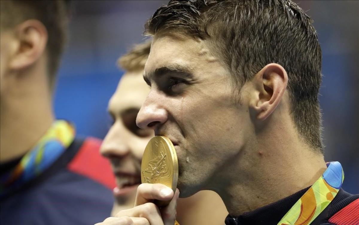 segea34999241 united states  michael phelps cries during the medal ceremon160808141558