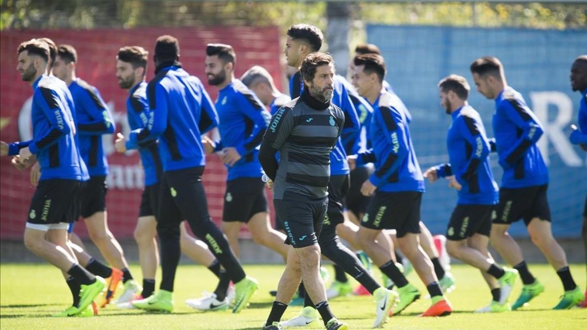 Quique Sánchez, durante el entrenamiento de esta mañana en Sant Adrià.