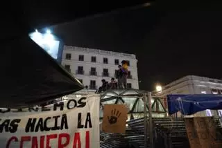 La acampada en la Puerta del Sol encara una nueva noche