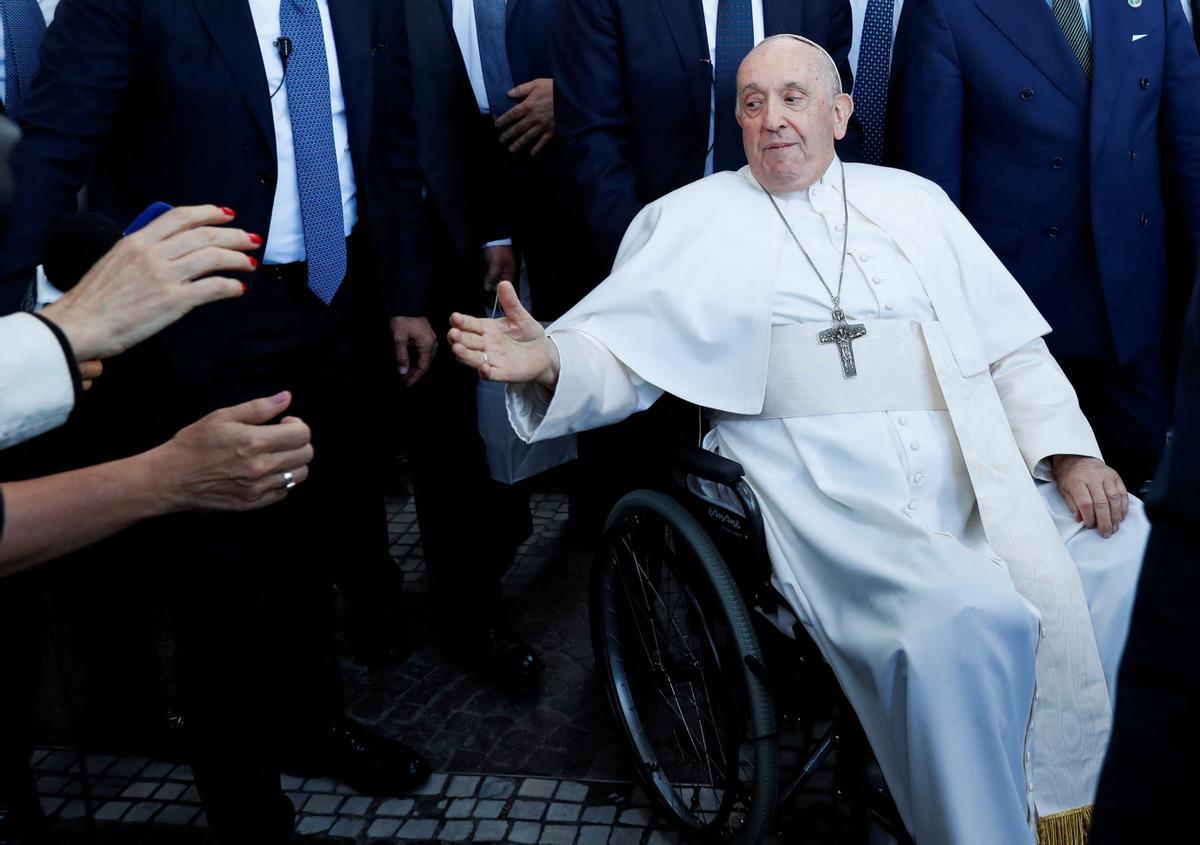 El Papa sale del hospital tras ser operado de una hernia abdominal