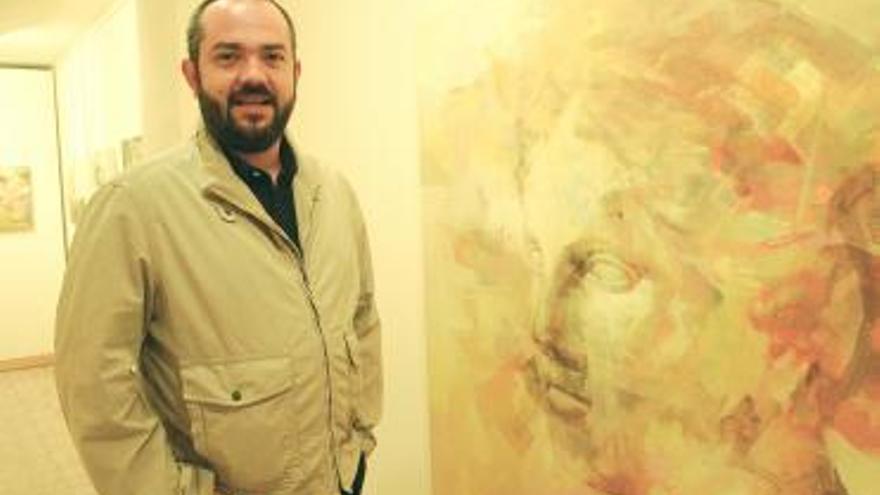 Carlos Corres, ayer, en la galería Octógono.