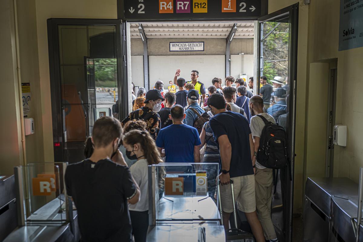 Cortes en Cercanías, los trenes de la R-2 Nord y el R11, se detienen en Montcada para llegar a Barcelona