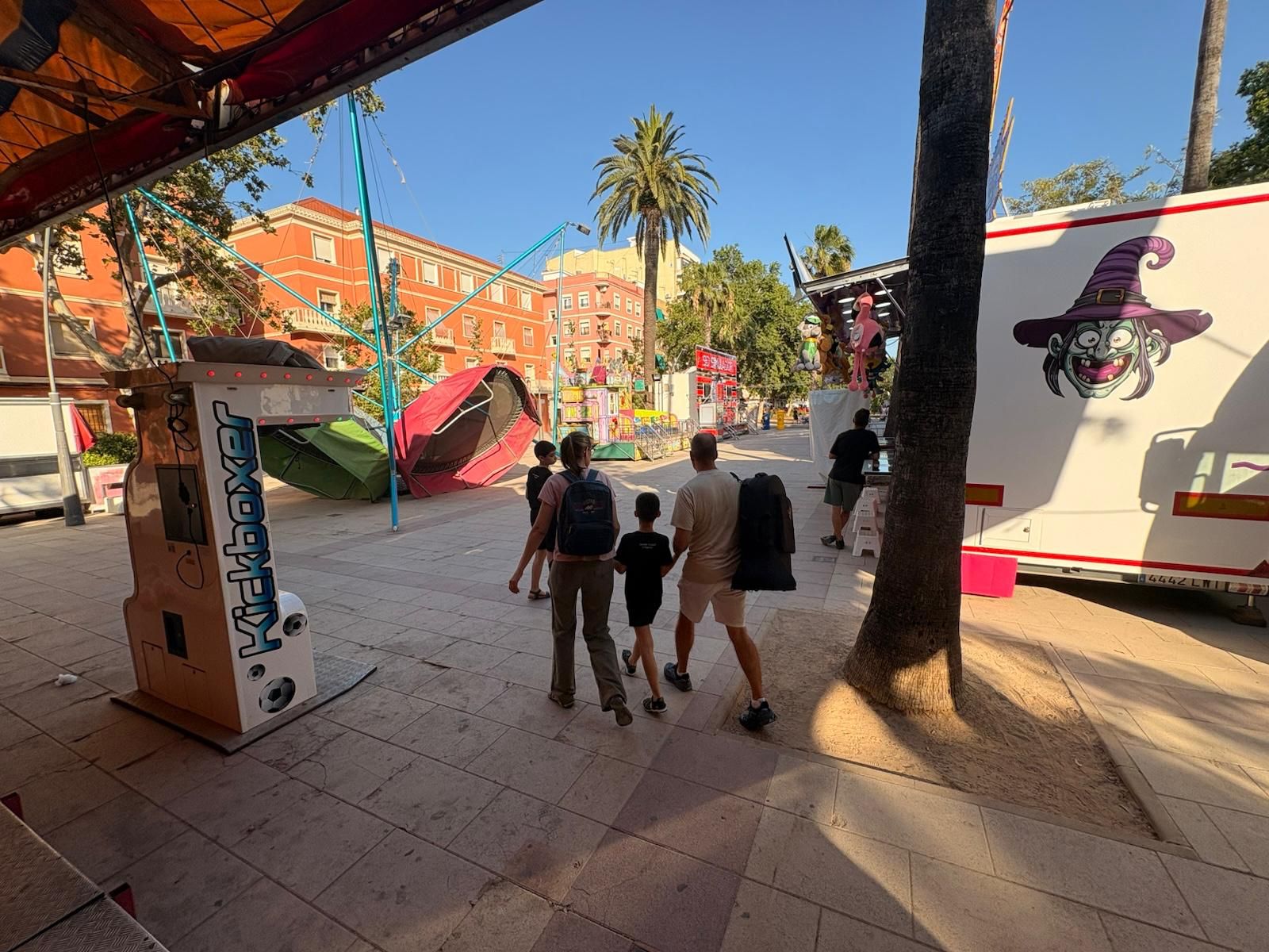 Lugar donde se produjo la agresión tumultuaria en la feria de atracciones de Algemesí.