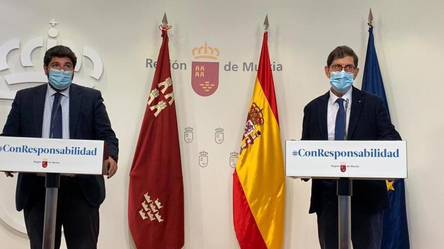 El presidente de Murcia, Fernando López Miras, y el consejero de Salud, Manuel Villegas