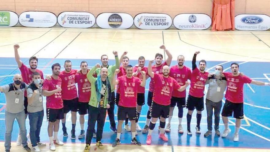 El Acanor, tras su victoria en Alicante.