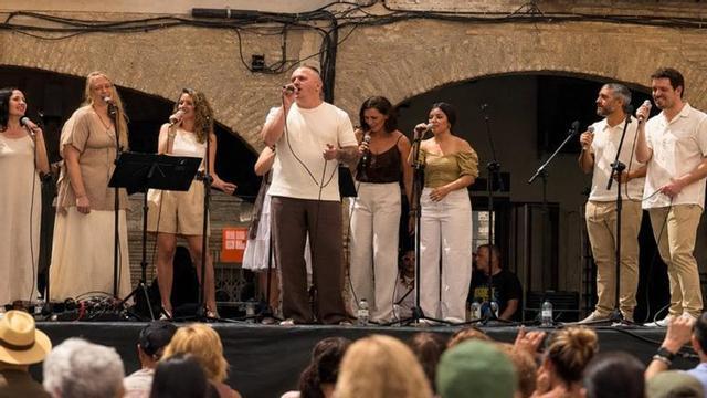 Calles y plazas volvieron a llenarse de música en directo.