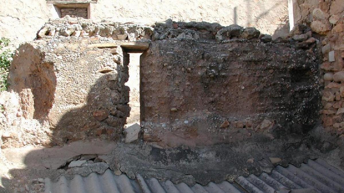 El tramo de la muralla medieval que quieren conservar y poner en valor en la Vila de Almassora.