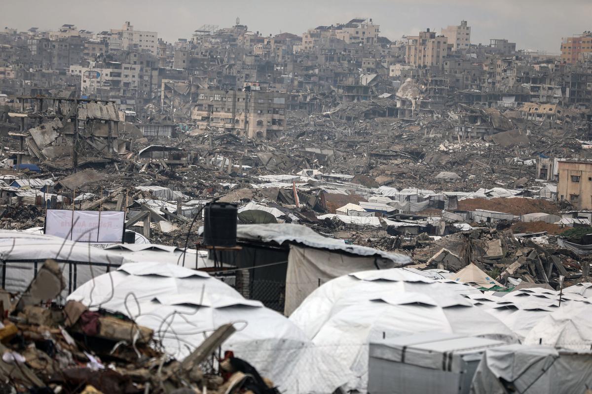 Tiendas de desplazados palestinos en el campo de Jabalia, en el norte de Gaza.