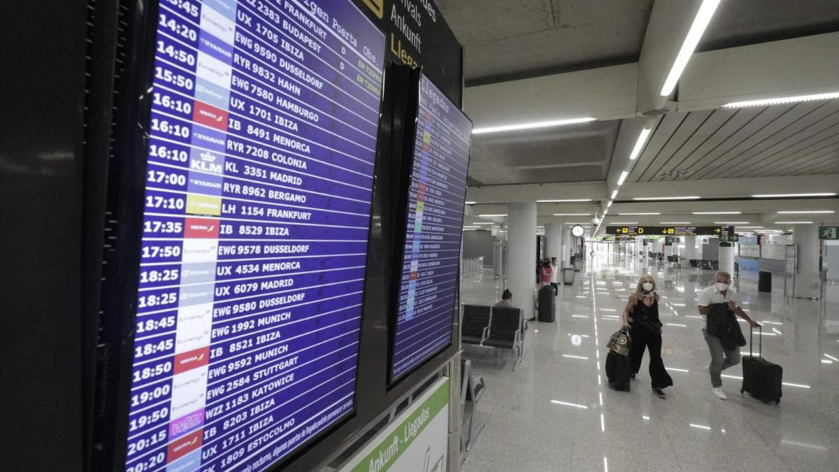 Los aeropuertos de Baleares reciben este domingo 65 vuelos en el primer día de la &#039;nueva normalidad&#039;