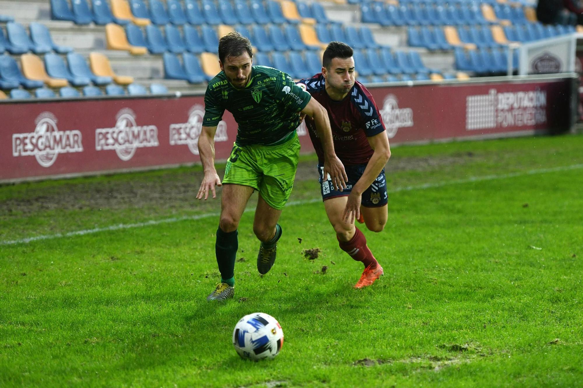 Luisito se desvive en su vuelta al banquillo del Pontevedra CF