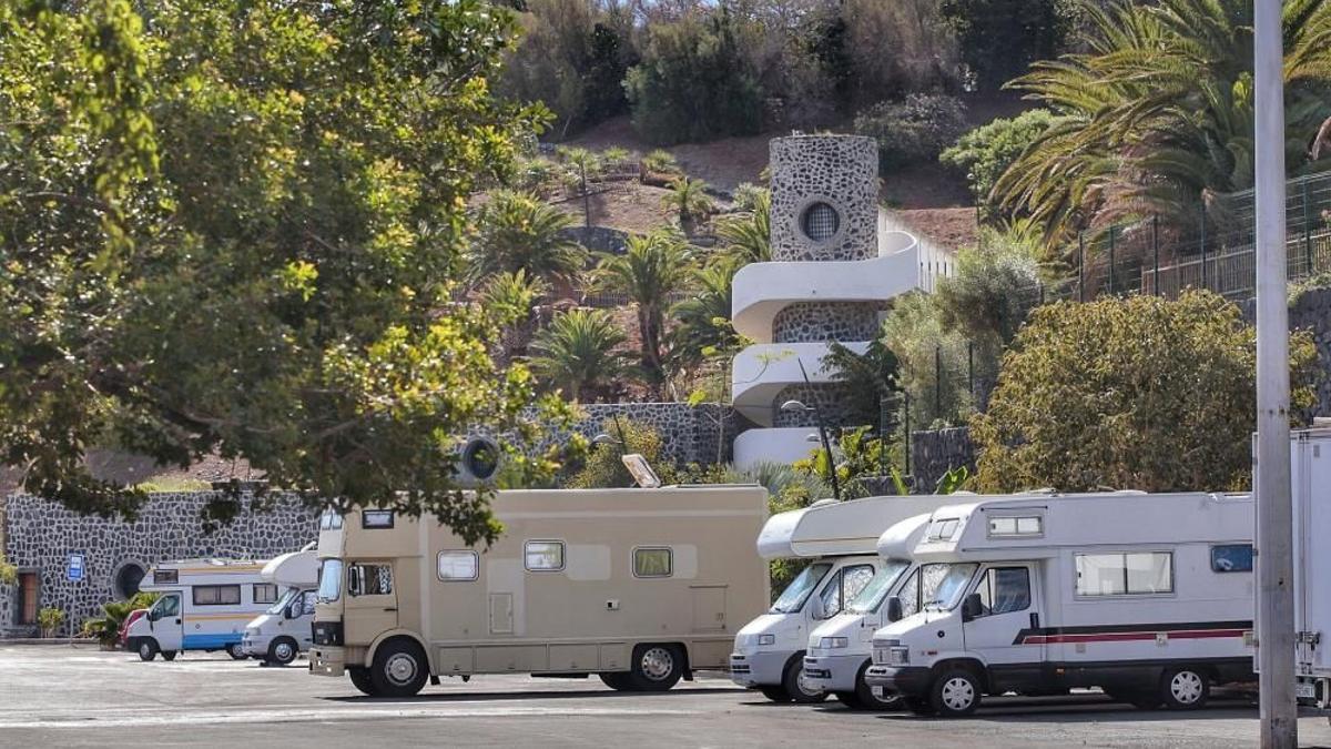 Caravanas en el Palmétum.
