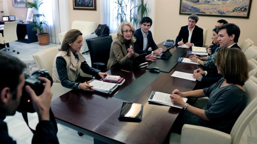 La alcaldesa, Paloma García Gálvez (Izqda.), con su nuevo equipo de gobierno.