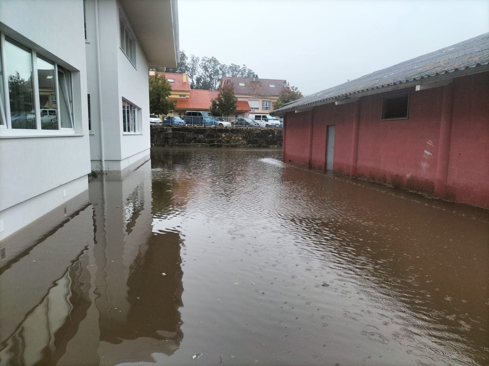Las intensas lluvias causan desbordamientos en el Val Miñor
