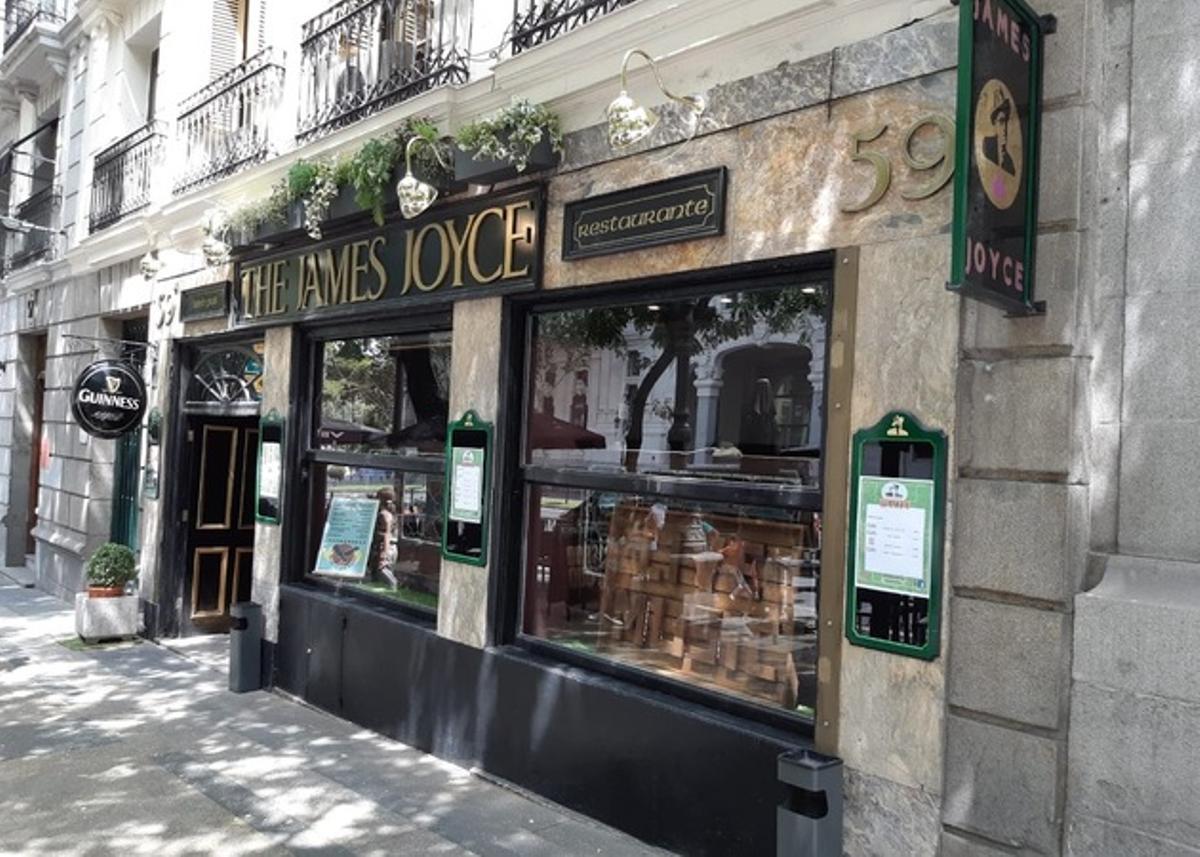 Entre su oferta gastronómica destacan su "fish and chips" y sus hamburguesas