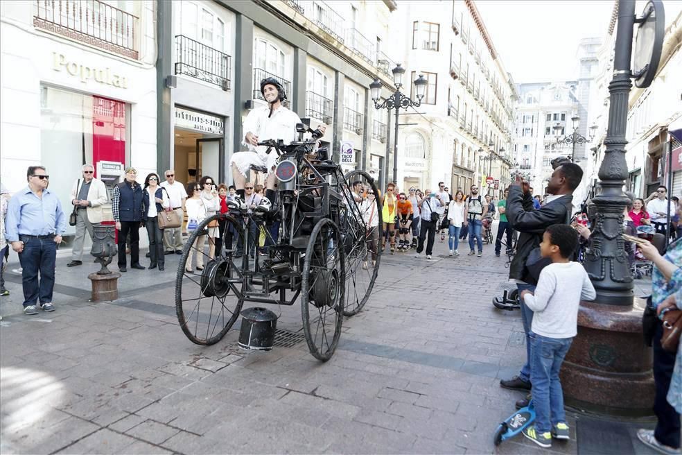 Mercado del comercio justo en la plaza del Pilar