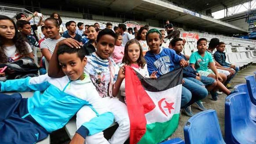 Los niños saharauis, ayer en el Tartiere.