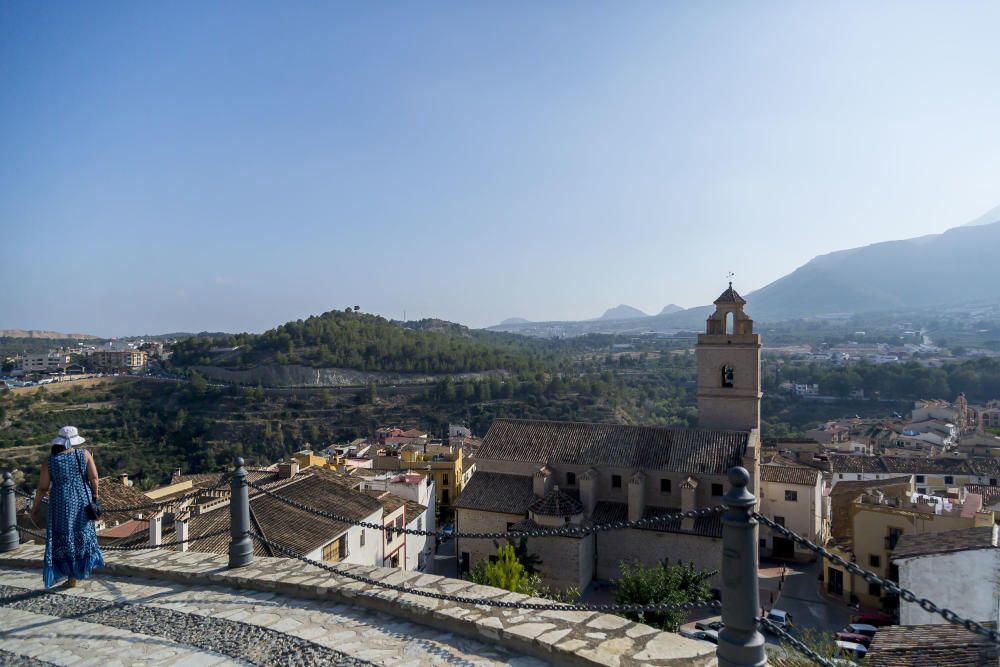 El antiguo cementerio del castillo, inspirador de la obra de Gabriel Miró, se consolida como espacio cultural