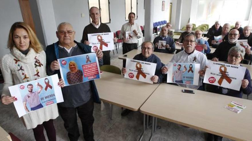 Participantes en la asamblea sobre pensiones.