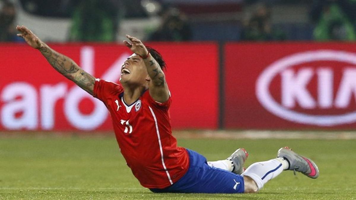 Eduardo Vargas celebra la victoria de Chile ante Perú, esta madrugada.