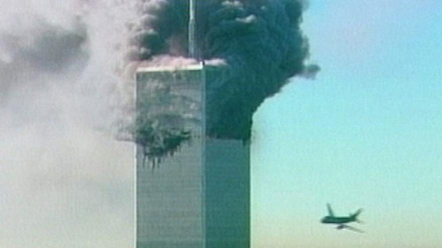 Un avión choca contra una de las Torres Gemelas de Nueva York