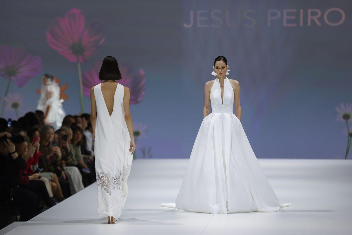 Jesús Peiró presenta su colección en la primera jornada de la feria de moda nupcial Barcelona Bridal Fashion Week.