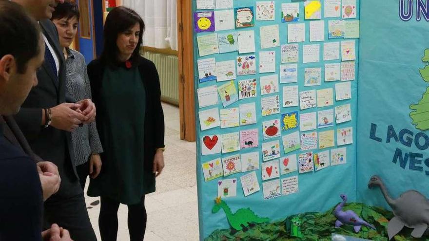 Las autoridades educativas, ayer en el Colegio Sancho II, con una actividad sobre Reino Unido.