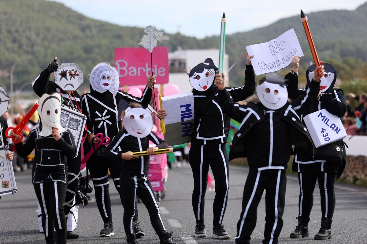 Todas las imágenes de la rúa de carnaval de Sant Josep