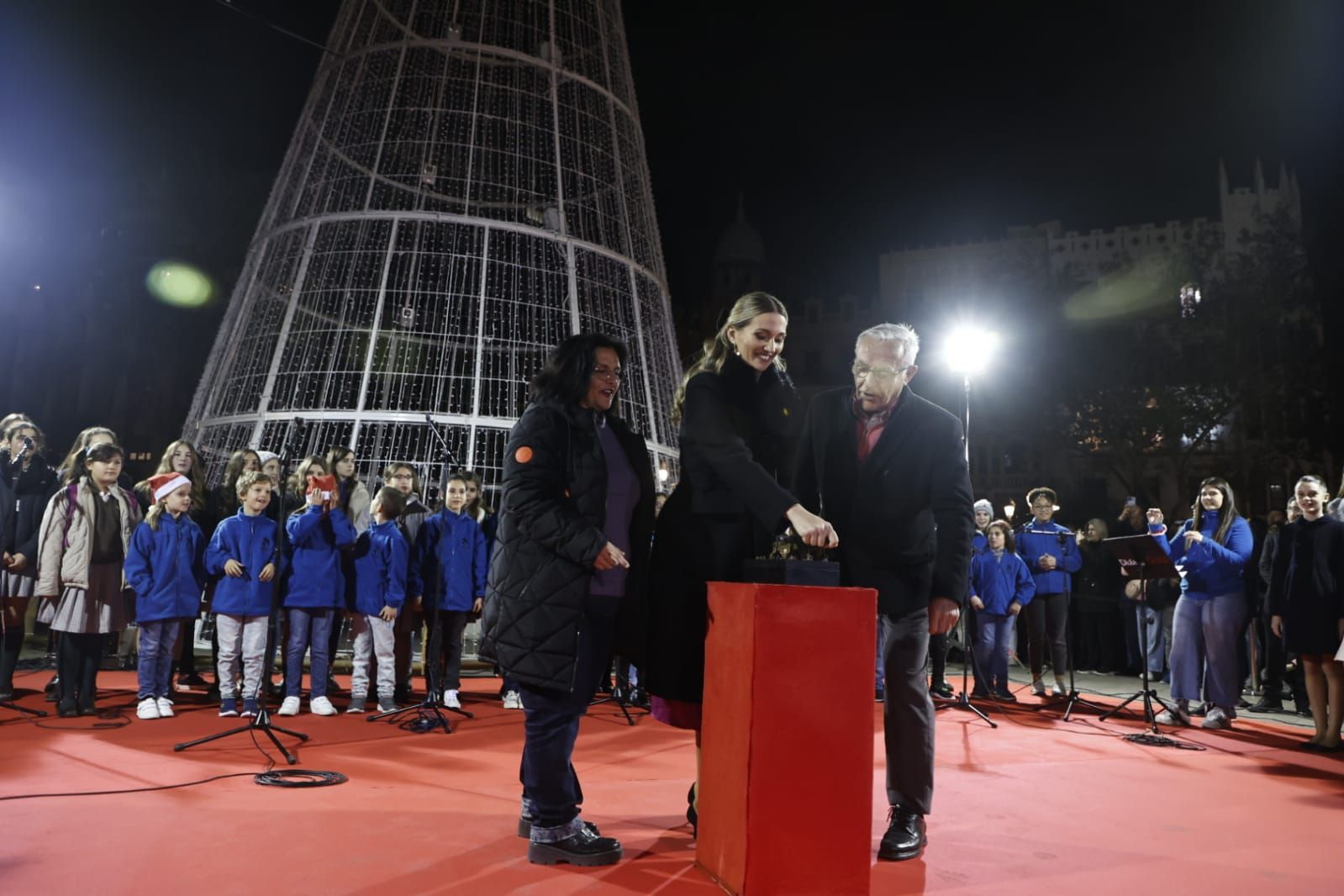 La Navidad llega a València: el encendido de luces acompañado de villancicos