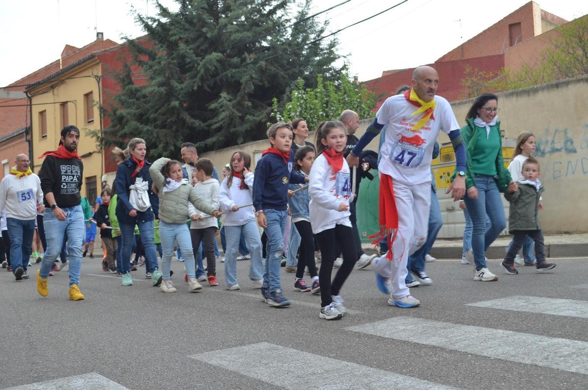 La XXI Carrera del Toro Enmaromado en La Veguilla, en imágenes