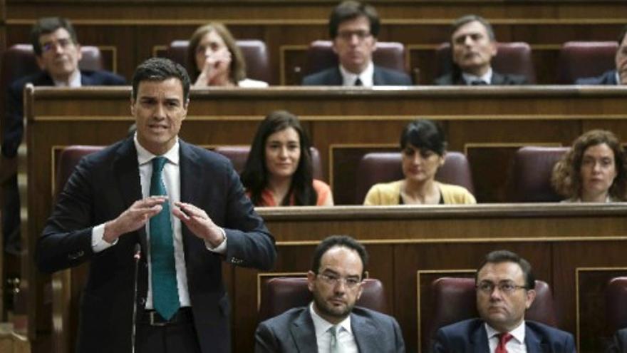 Pedro Sánchez pide a Rajoy que blinde los servicios sociales