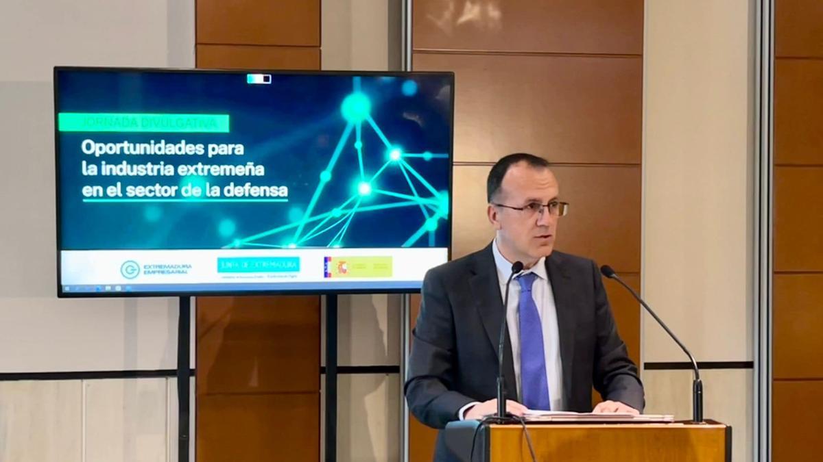 El alcalde, Enrique Hueso, durante su intervención en la jornada.