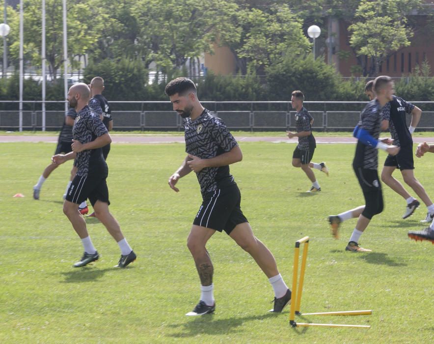 Primer entrenamiento del goleador Carlos Martínez