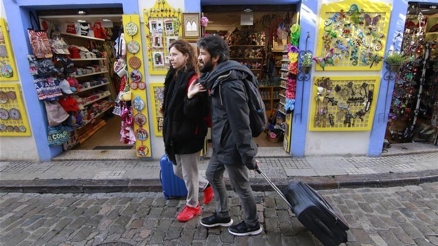 Cifra récord de pernoctaciones en apartamentos turísticos en la provincia, que caen en la capital