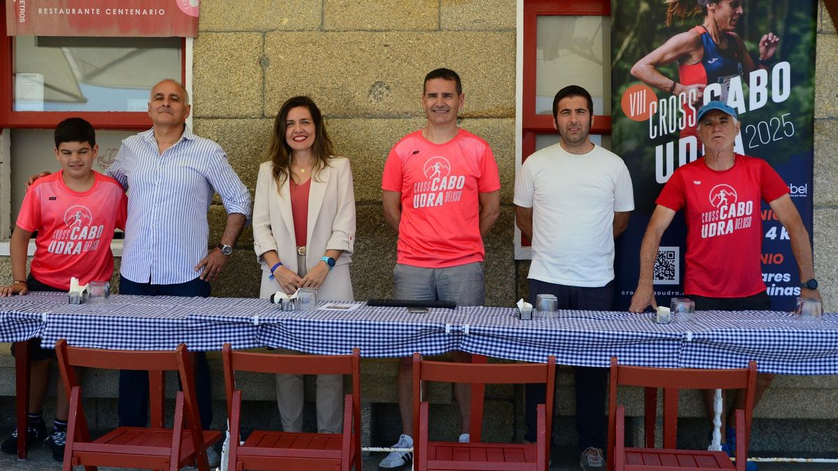 De izq. a dcha: Darío Villanueva, Daniel Benavides, Xisela Aranda, Marcos Torres, Xosé Leal y José Martínez «Cachiso» en la presentación del cross en el restaurante Centoleira.