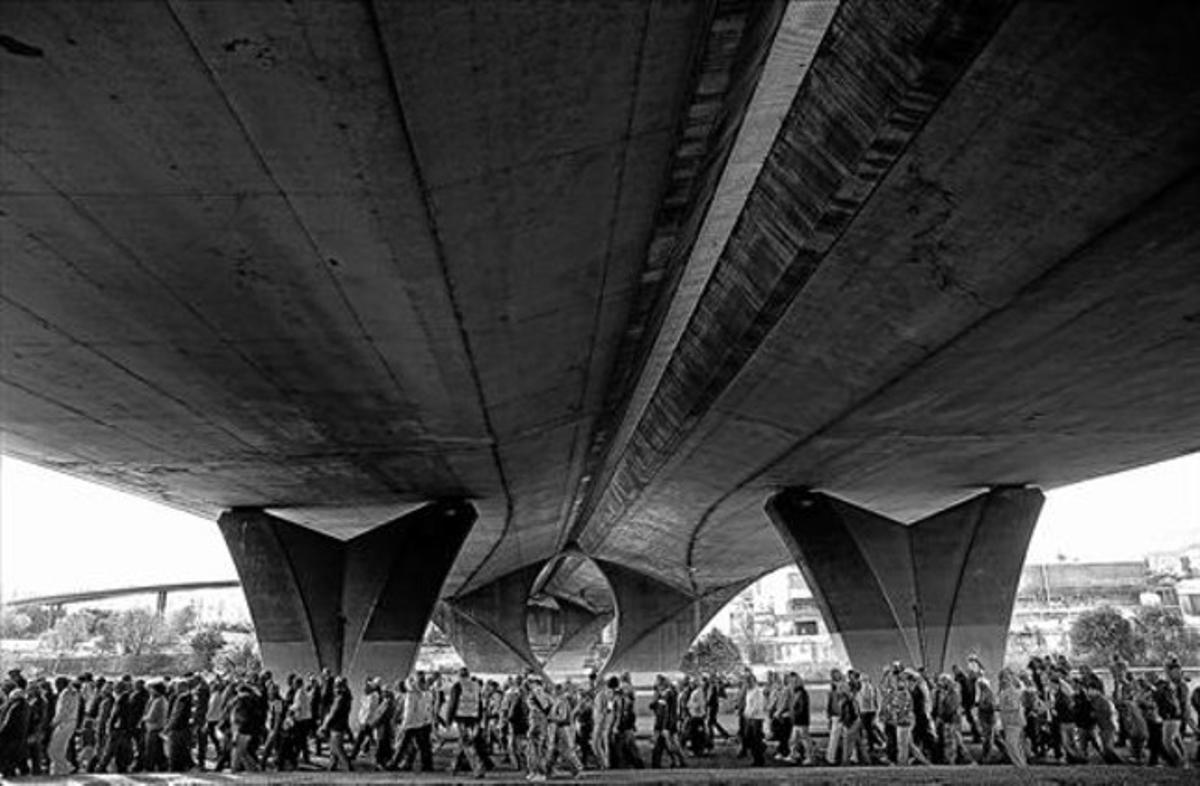 Joan Guerrero captó bajo un puente del Besòs la foto de esta suerte de rocío con acento musulmán.