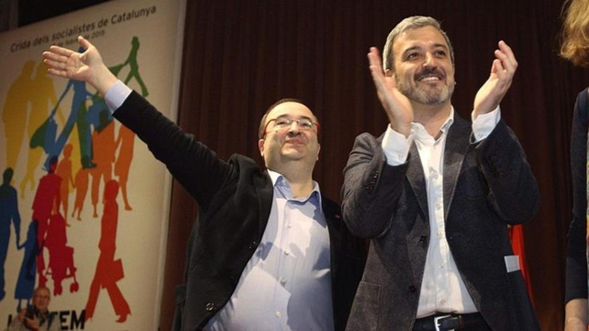 Iceta saluda, este sábado a los asistentes a la convención del PSC junto al candidato de Barcelona, Jaume Collboni.
