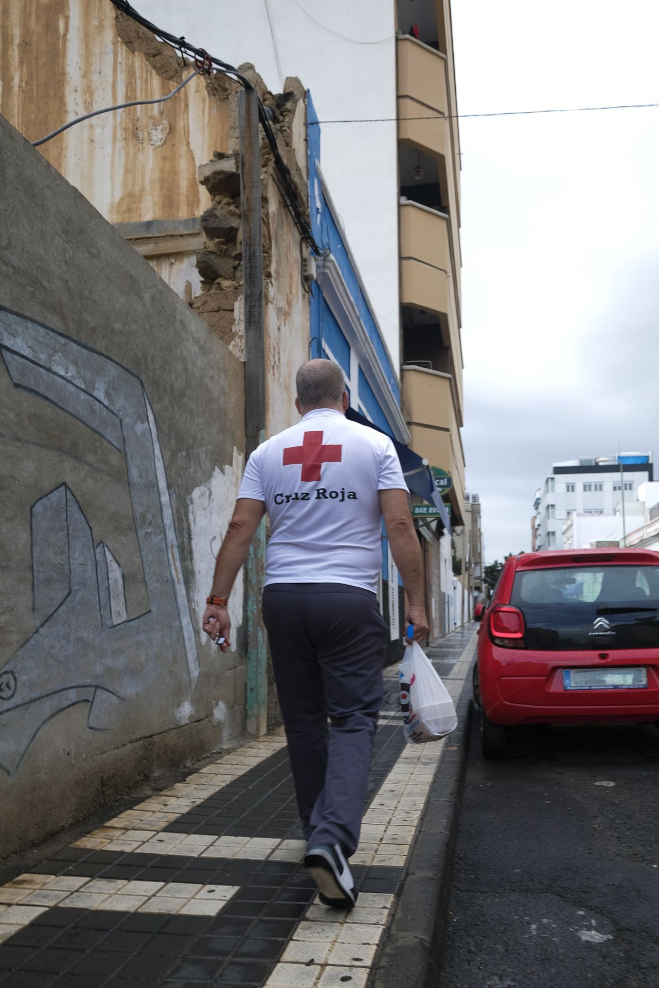 Cruz Roja reparte alimentos a personas vulnerables en su proyecto 'Comida sobre ruedas'