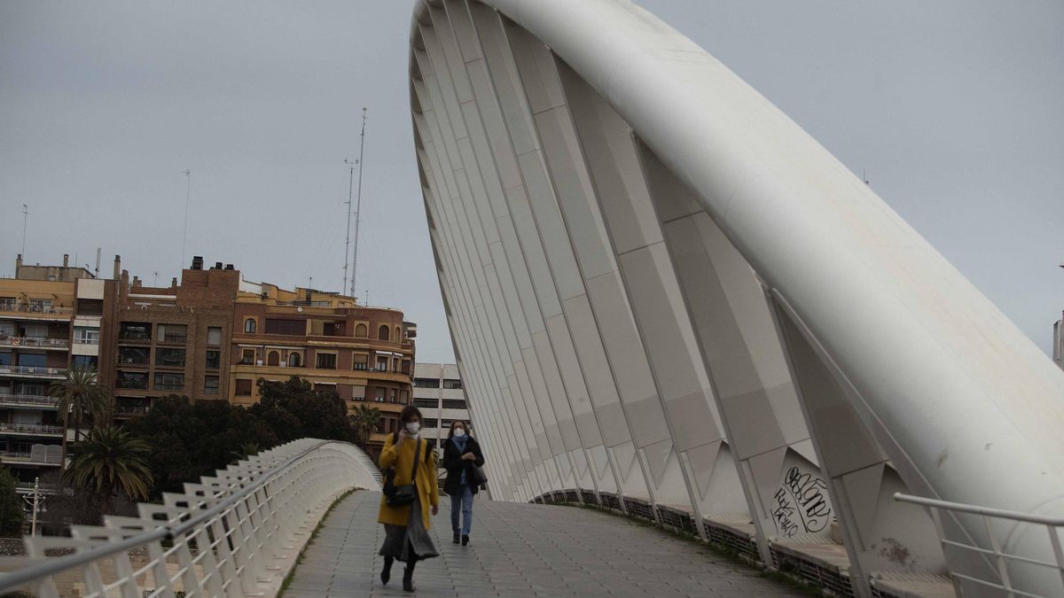 Pont de l’Exposició, un dels pontons dissenyats per Calatrava que creua el jardí del Túria
