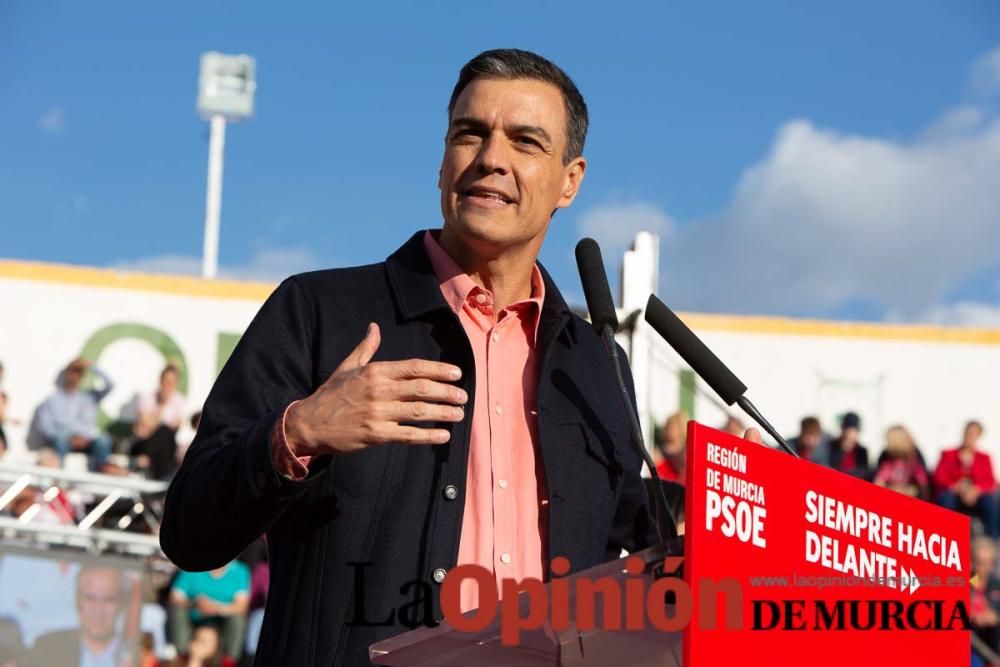 Pedro Sánchez en un acto de campaña del PSOE en Calasparra