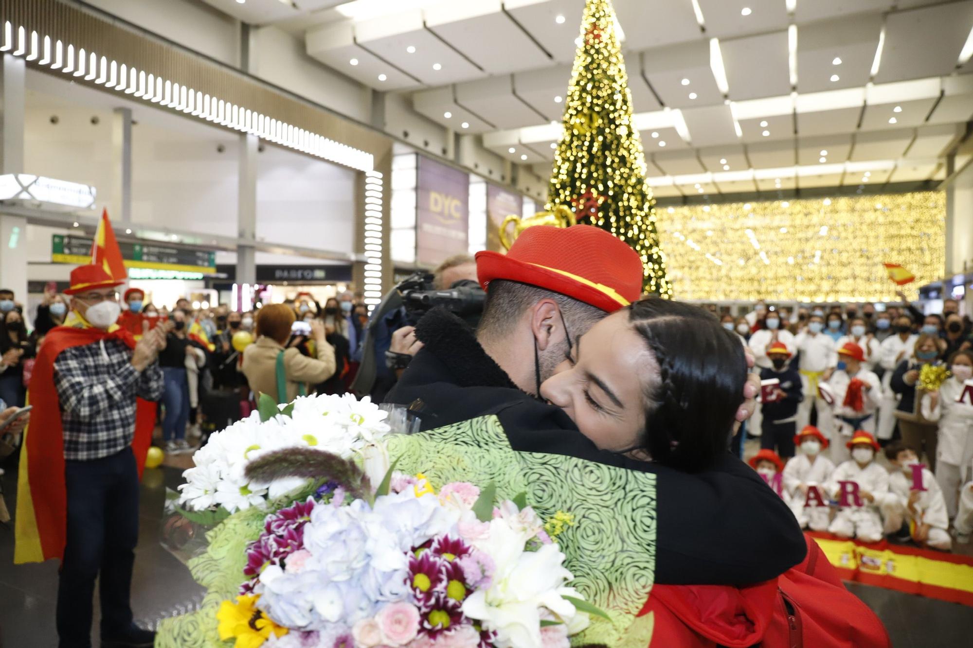 María Torres ya está en Málaga con su oro mundial en kárate