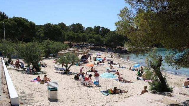Imagen de la playa de s'arenal de Portocolom.