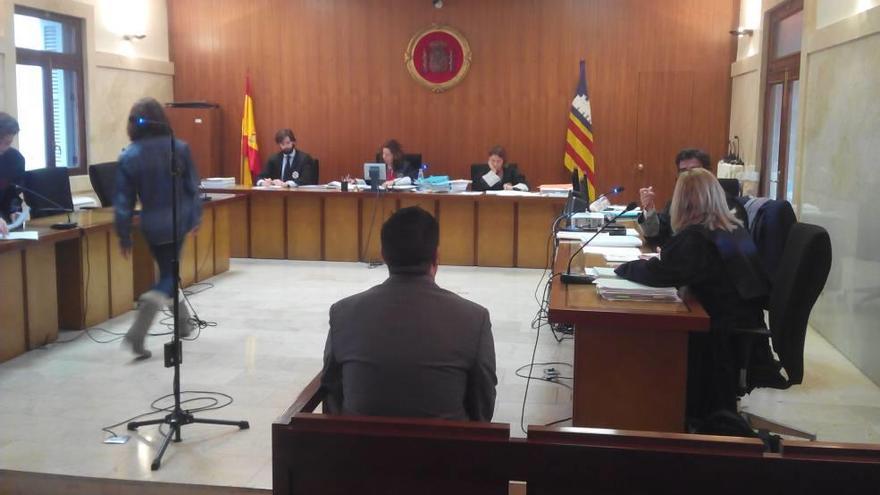 El procesado, ayer durante el juicio.